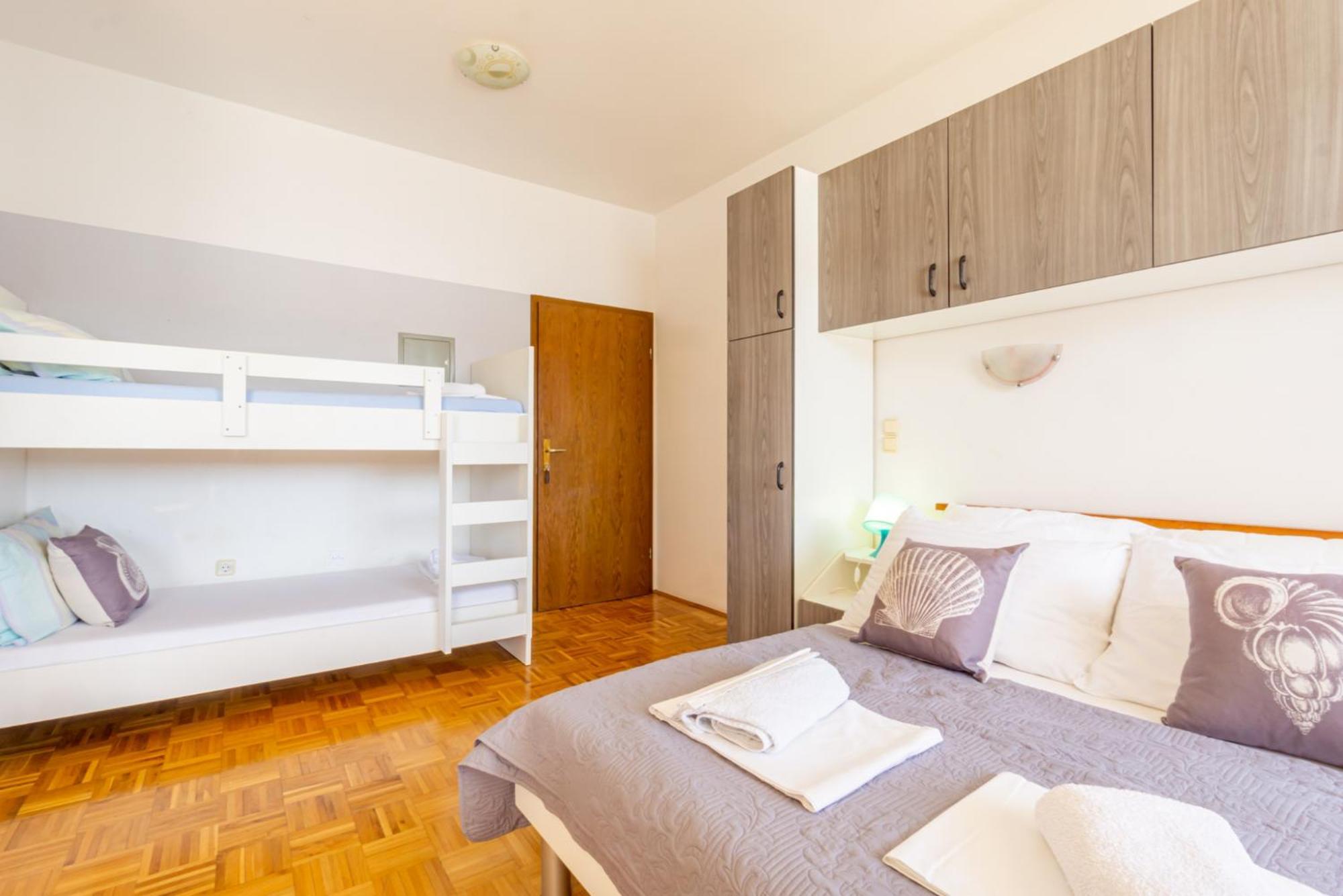 Galinec With Mountain And Seaview Apartment Метайна Стая снимка