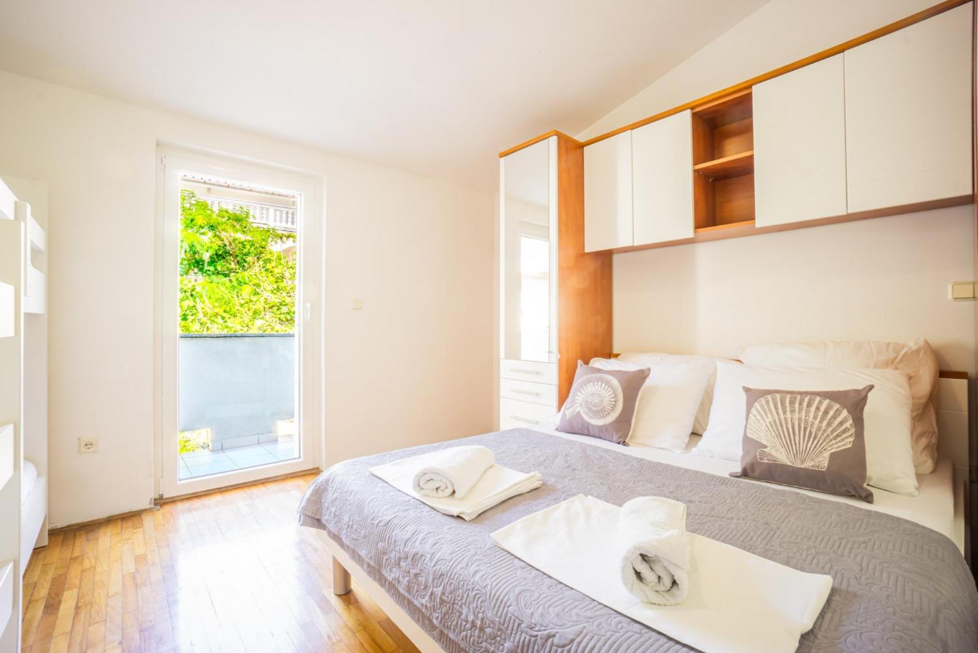 Galinec With Mountain And Seaview Apartment Метайна Стая снимка
